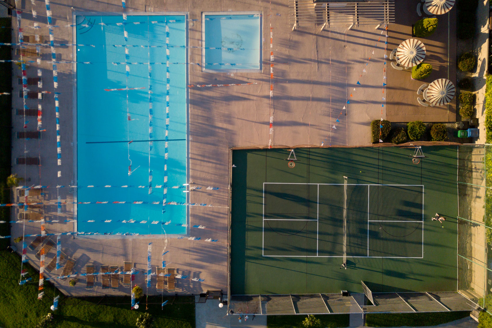 Tennis player aerial